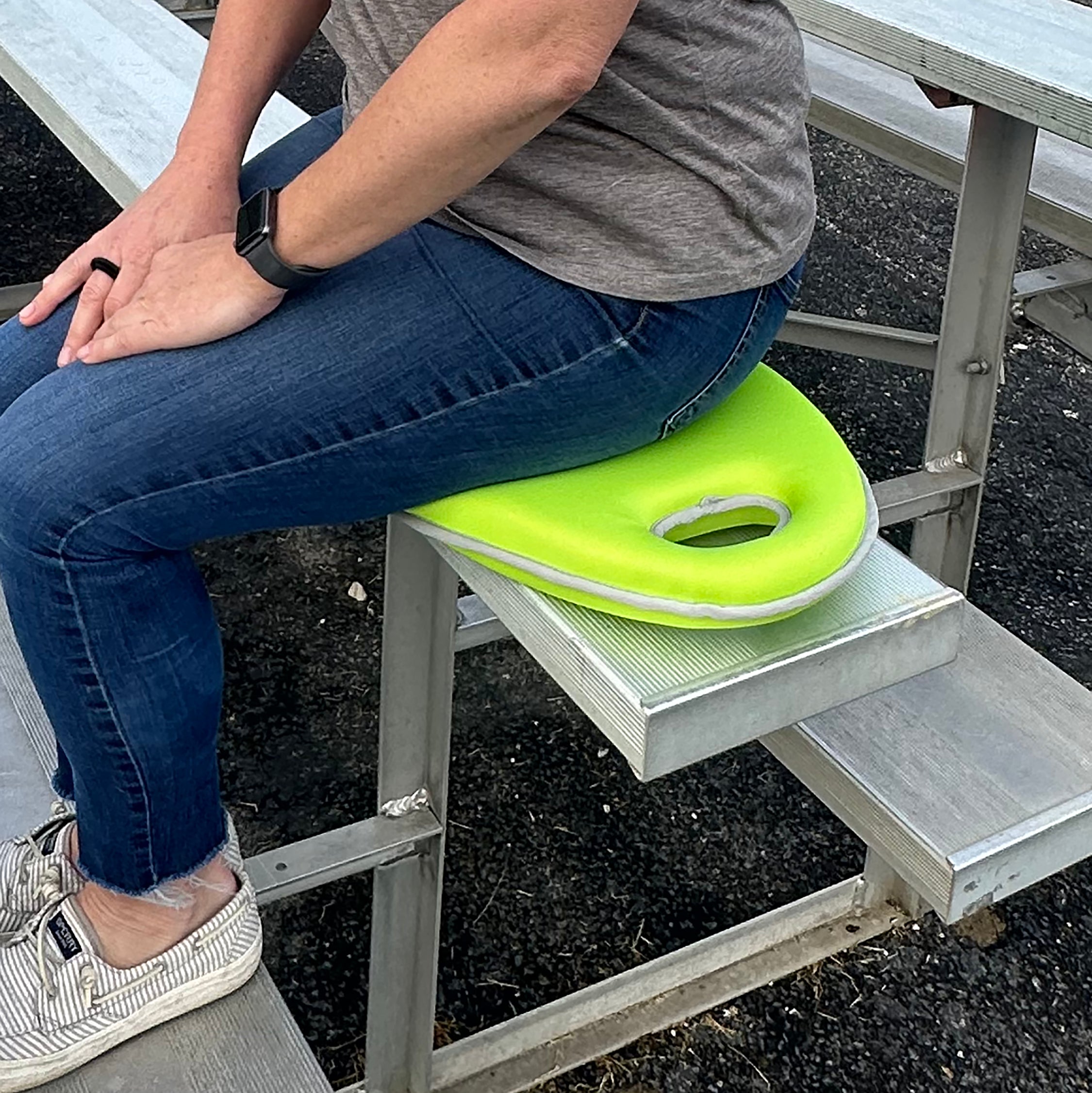 Metal Watering Can & Memory Foam Kneel Cushion Combo - 1.2 gal Green