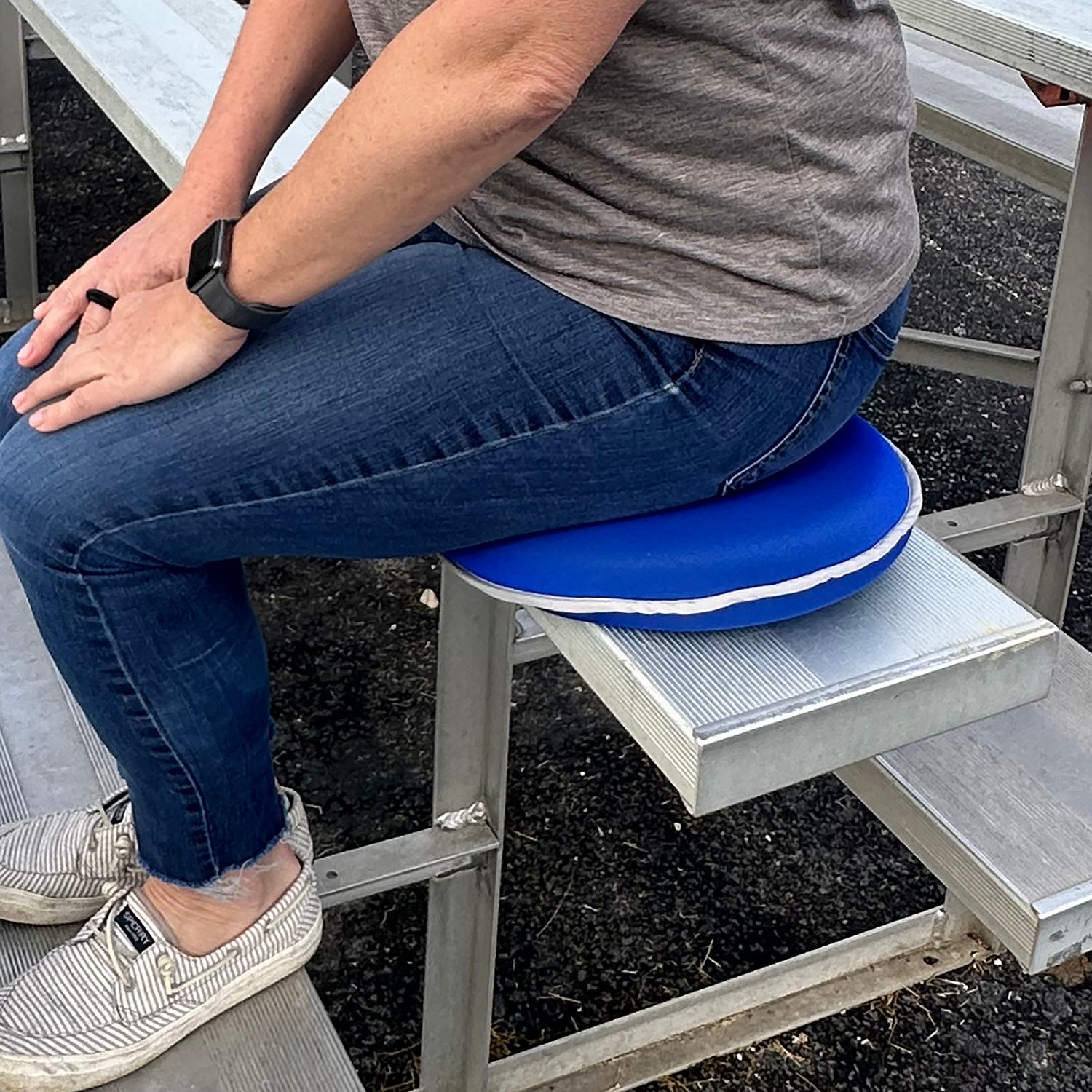 Metal Watering Can &amp; Memory Foam Kneel Cushion Combo - 2.1 gal Blue