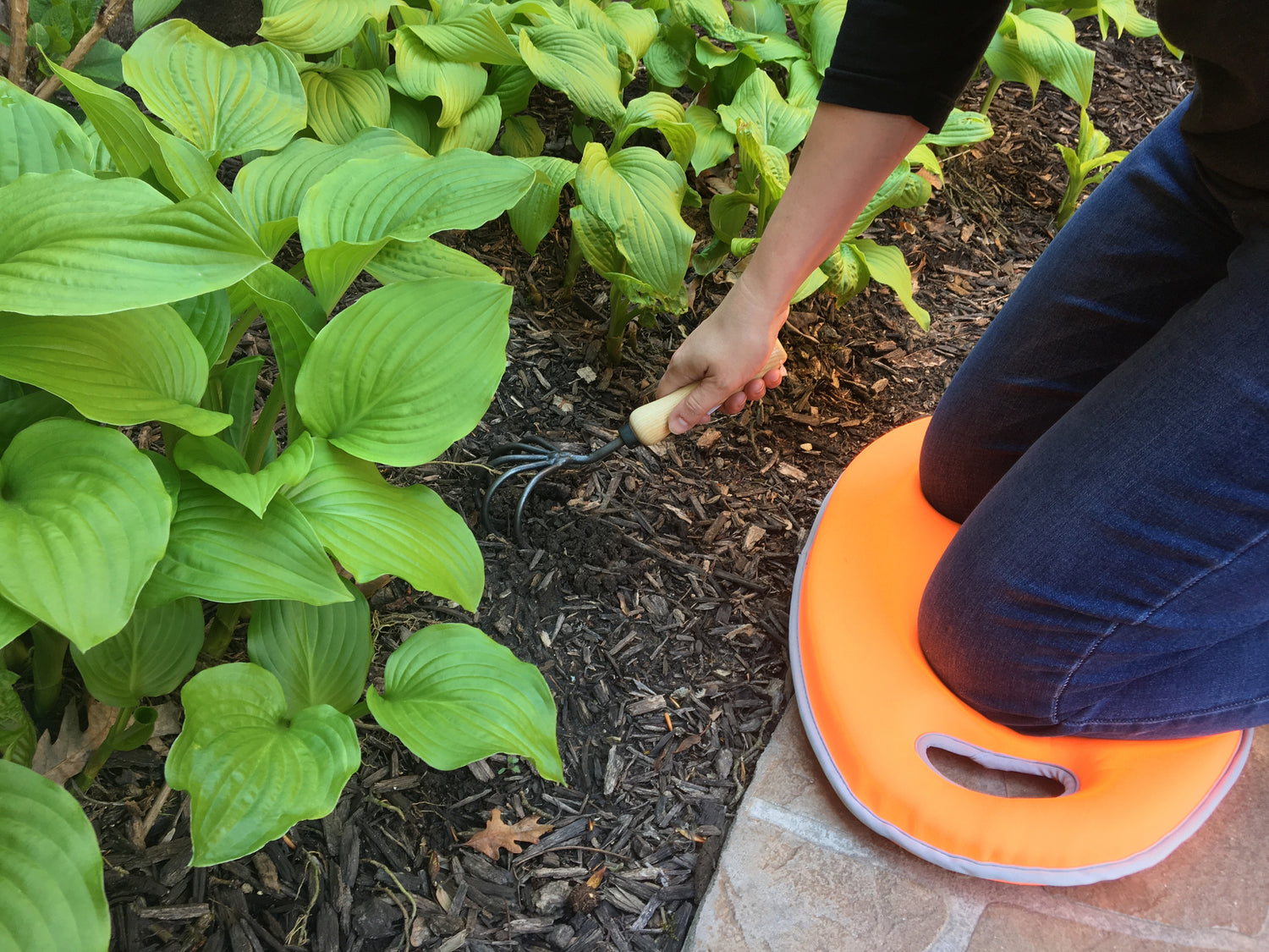 Metal Watering Can &amp; Memory Foam Kneel Cushion Combo - 2.1 gal Orange