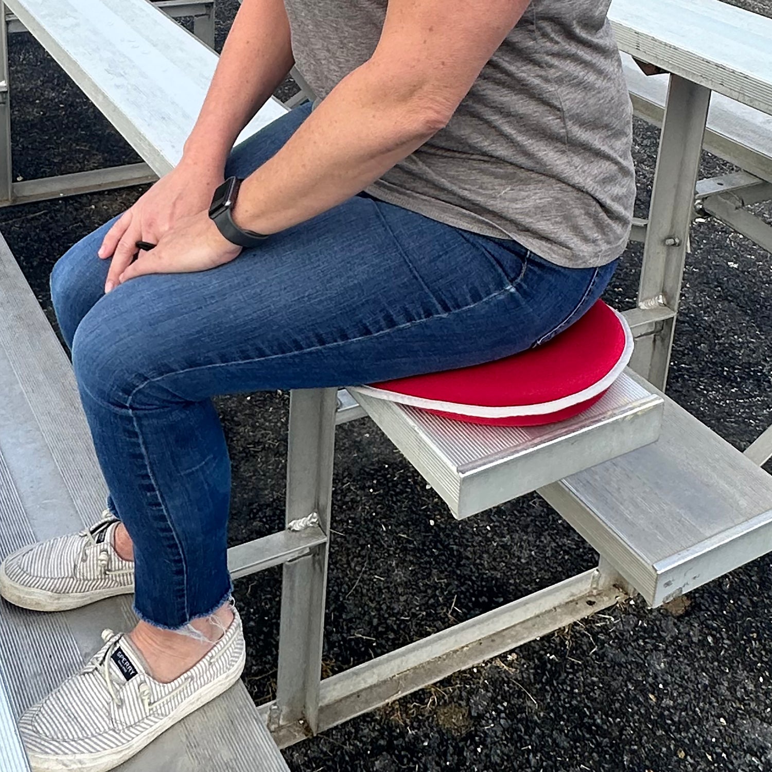 Metal Watering Can &amp; Memory Foam Kneel Cushion Combo - 1.2 gal Red