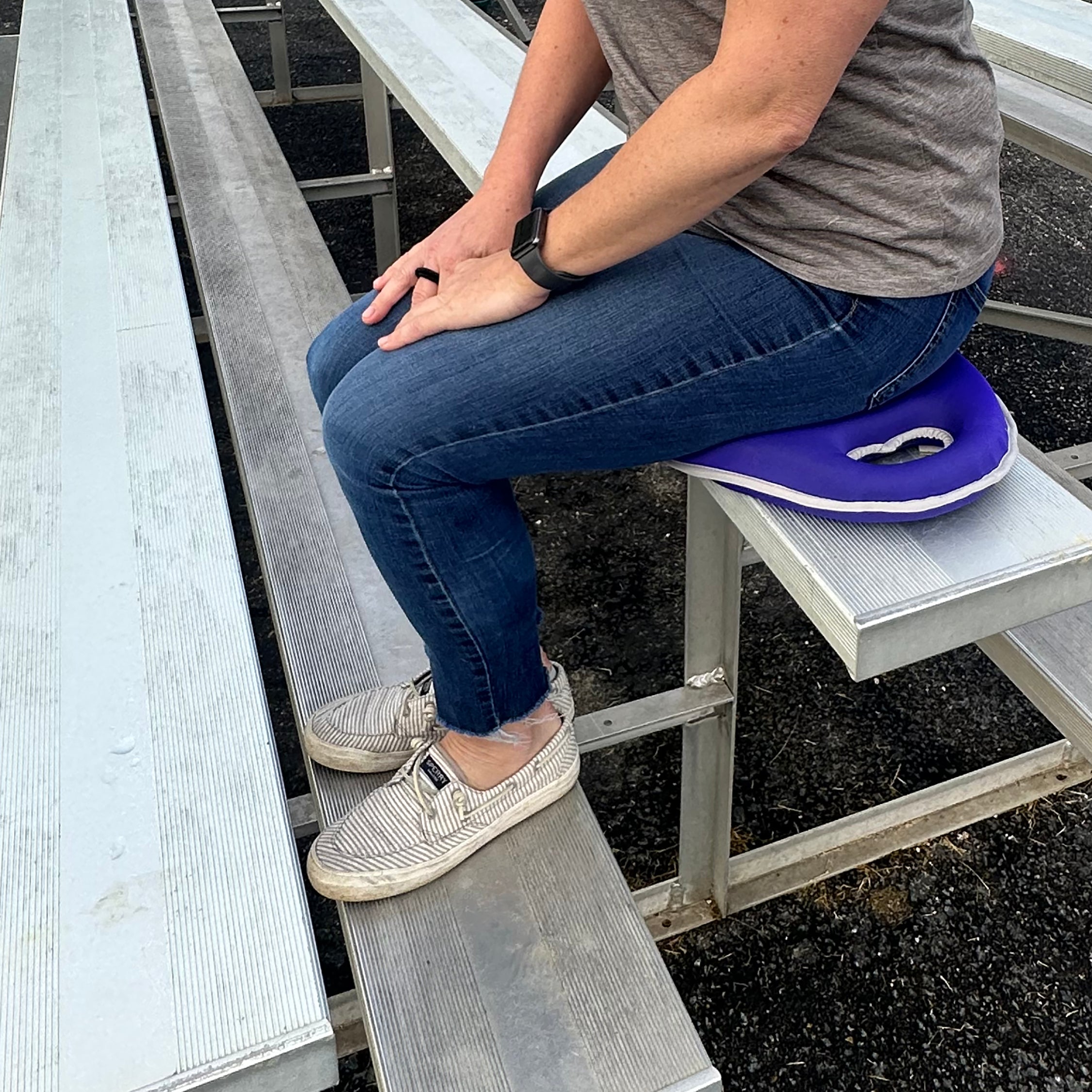 Metal Watering Can &amp; Memory Foam Kneel Cushion Combo - 1.2 gal Violet